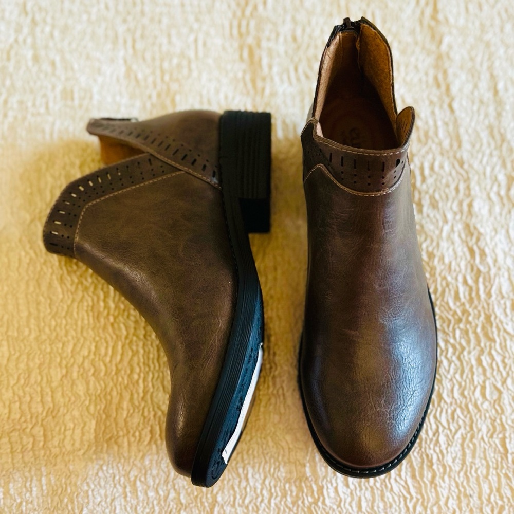 EuroSoft by Sofft Brown Laser Cut Out Ankle Boots / Booties Size 6 NEW. - Picture 7 of 9